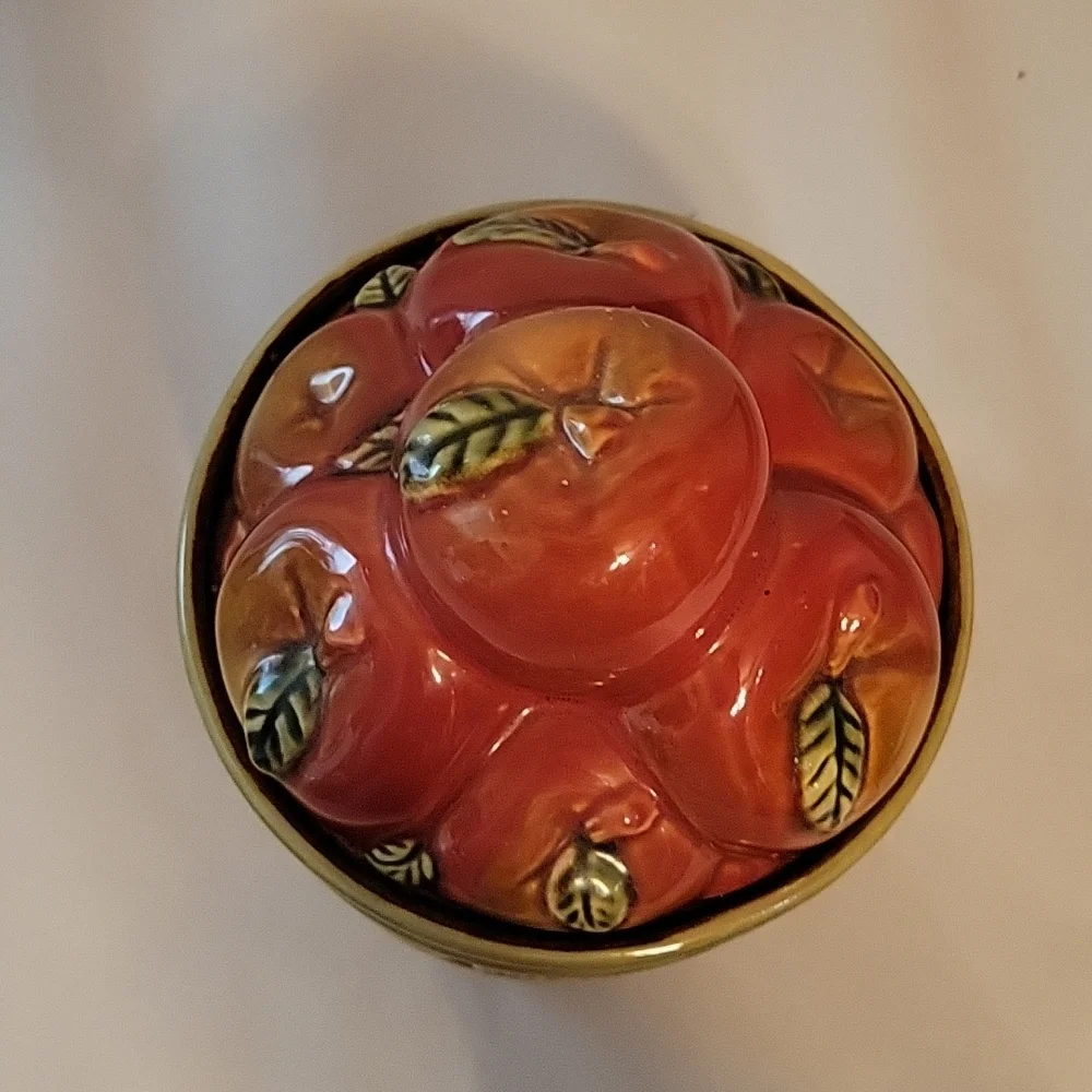 Vintage Basket of Apples Canister
